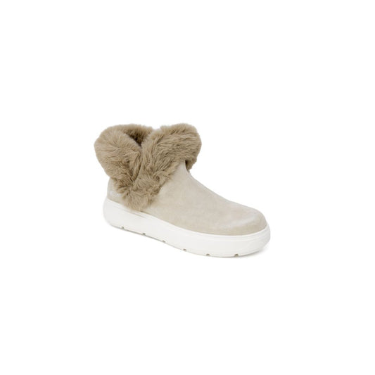 Love Moschino Beige Leather Sneaker $625.00 Love Moschino Luzworld