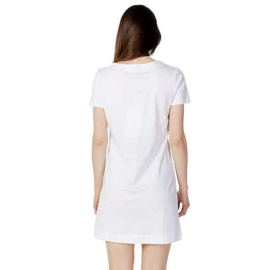 Love Moschino White Cotton Short $276.00 Love Moschino Luzworld