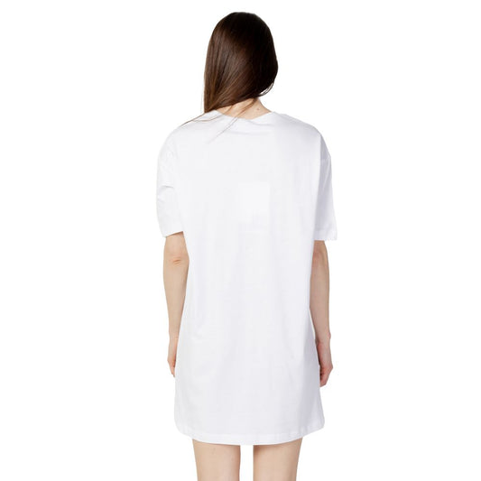 Love Moschino White Cotton Short $252.00 Love Moschino Luzworld