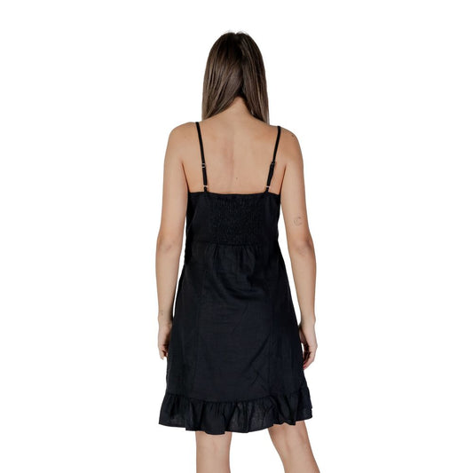 B.Young Black Linen Midi $156.00 B.Young Luzworld