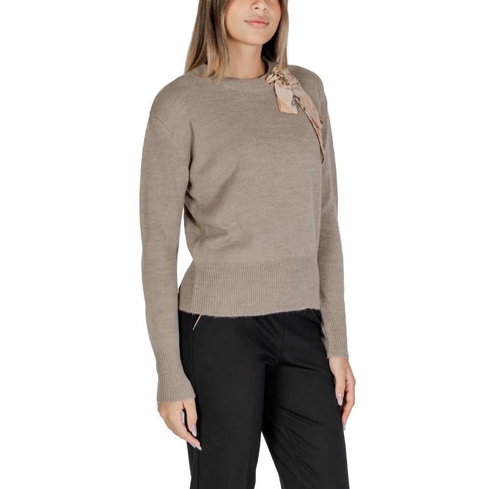 Alviero Martini Prima Classe Beige Polyester Sweater $302.00 Alviero Martini Prima Classe Luzworld