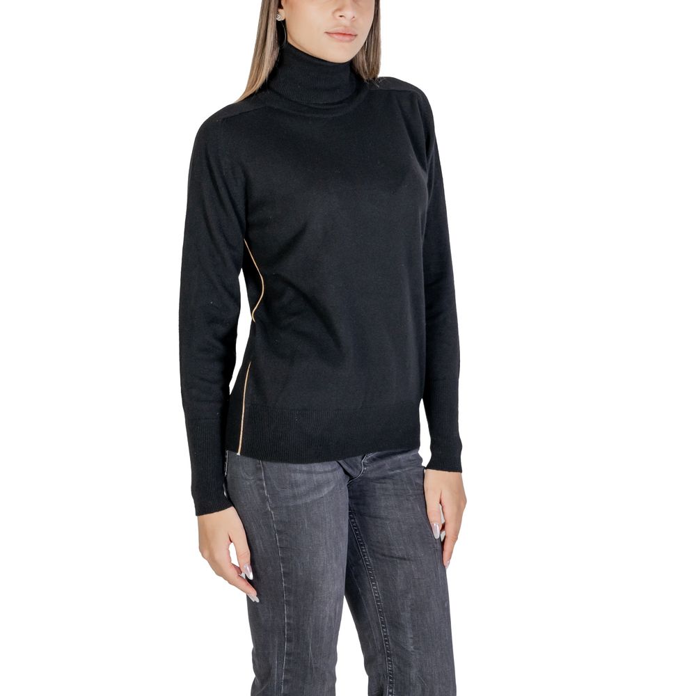 Alviero Martini Prima Classe Black Viscose Turtleneck $292.00 Alviero Martini Prima Classe Luzworld
