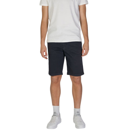 Refrigiwear Blue Cotton Bermuda $210.00 Refrigiwear Luzworld