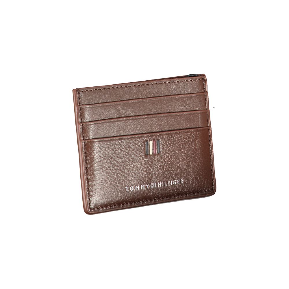 Tommy Hilfiger Sleek Leather Card Holder with Contrast Detailing $154.00 Tommy Hilfiger Luzworld