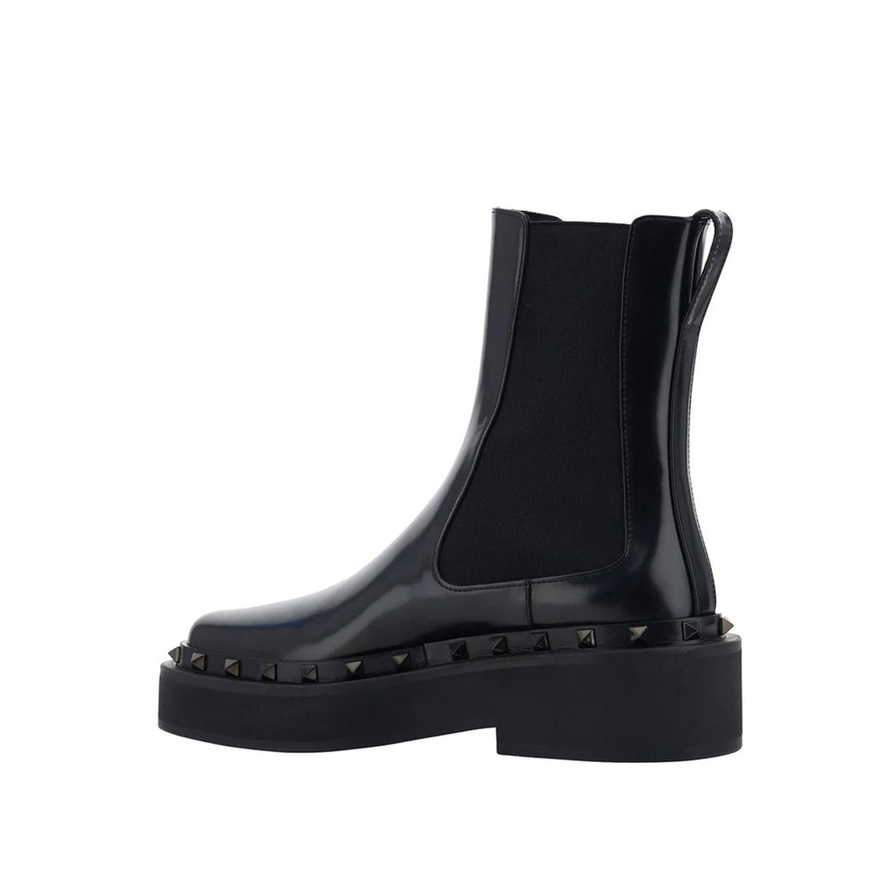 Valentino Garavani Rockstud M-Way Boots $2548.00 Valentino Garavani Luzworld