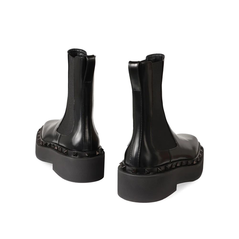 Valentino Garavani Rockstud M-Way Boots $2548.00 Valentino Garavani Luzworld