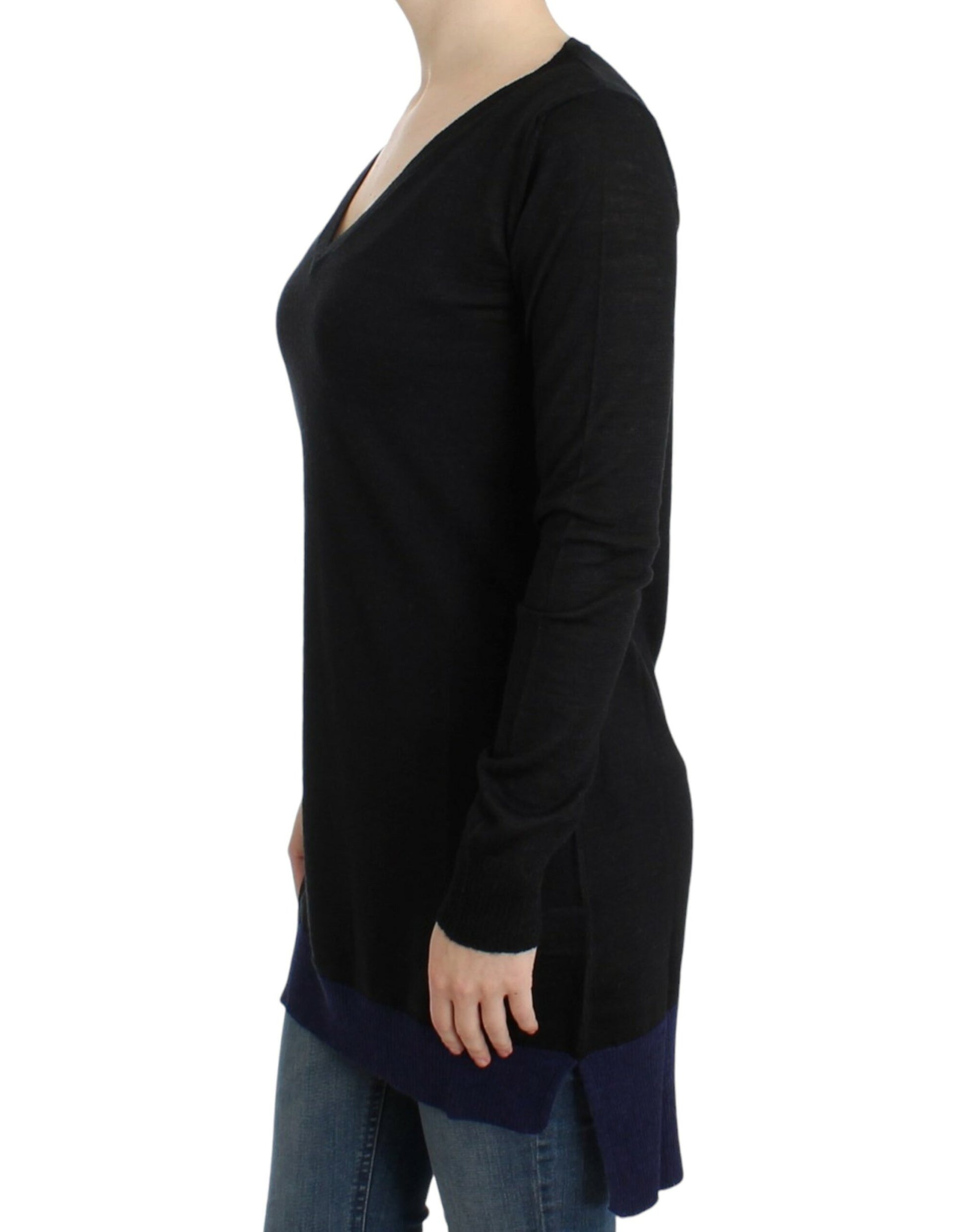 Costume National Black V-neck lightweight sweater $564.00 Costume National Luzworld