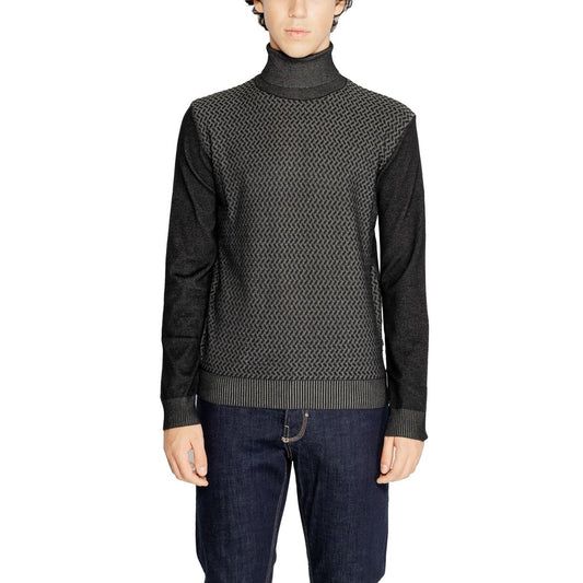 Hamaki-Ho Black Viscose Turtleneck $135.00 Hamaki-Ho Luzworld
