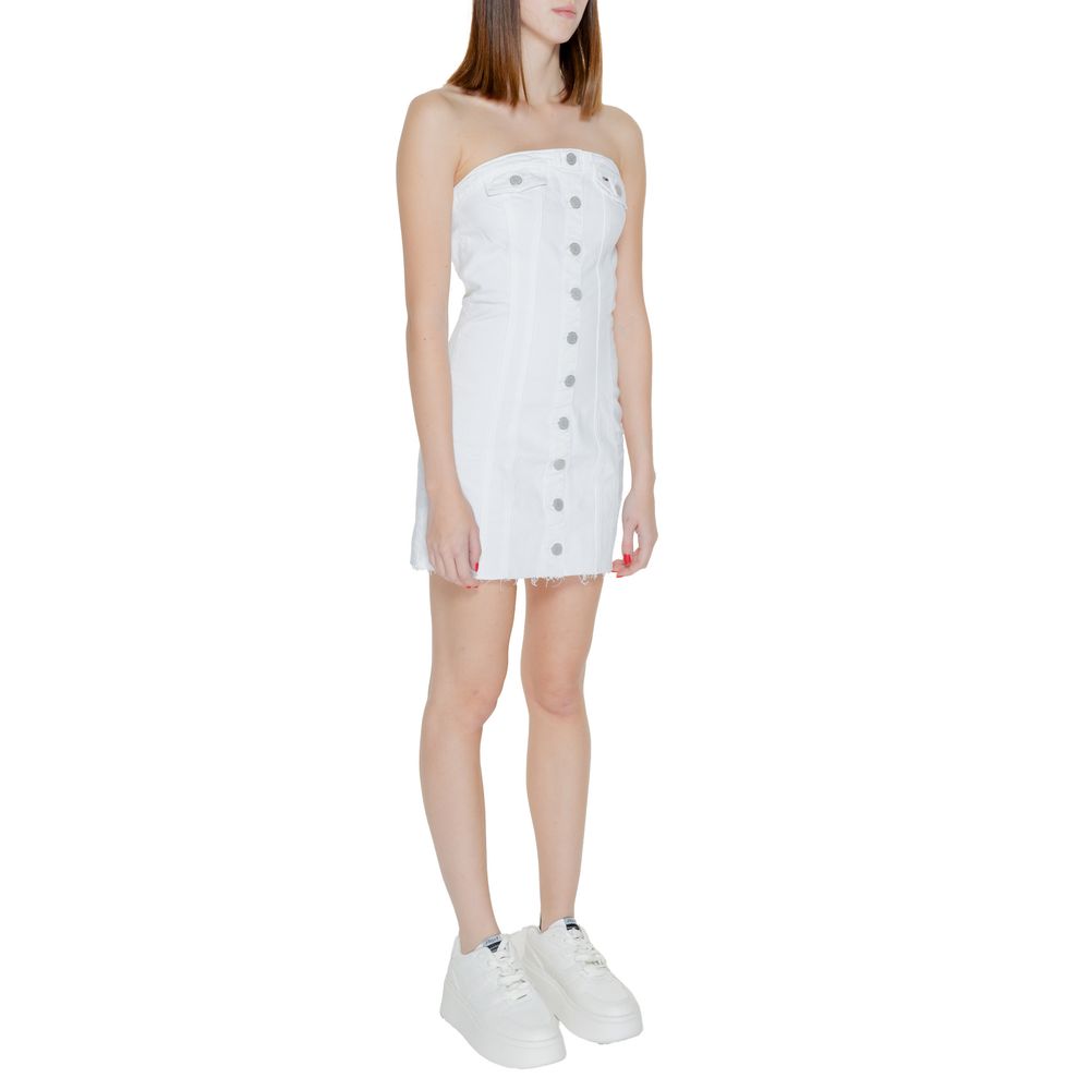 Tommy Hilfiger Jeans White Recycled Cotton Short $256.00 Tommy Hilfiger Jeans Luzworld