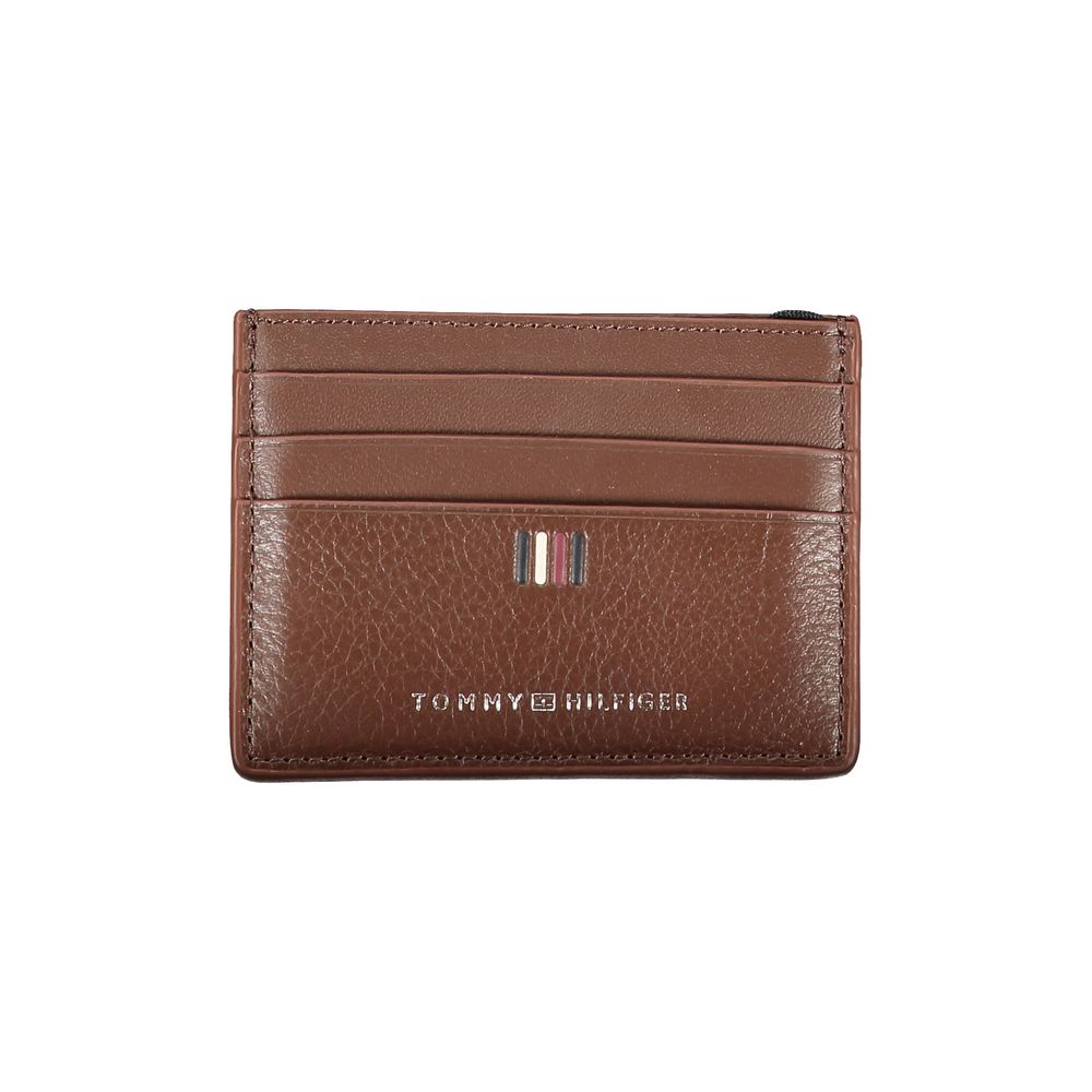 Tommy Hilfiger Sleek Leather Card Holder with Contrast Detailing $154.00 Tommy Hilfiger Luzworld