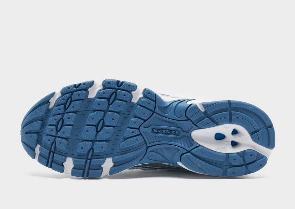 New Balance 740 Women's White & Blue